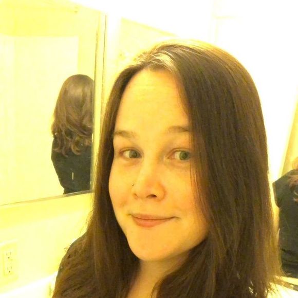 Meet your Posher, Courtney - Picture 1 of 1